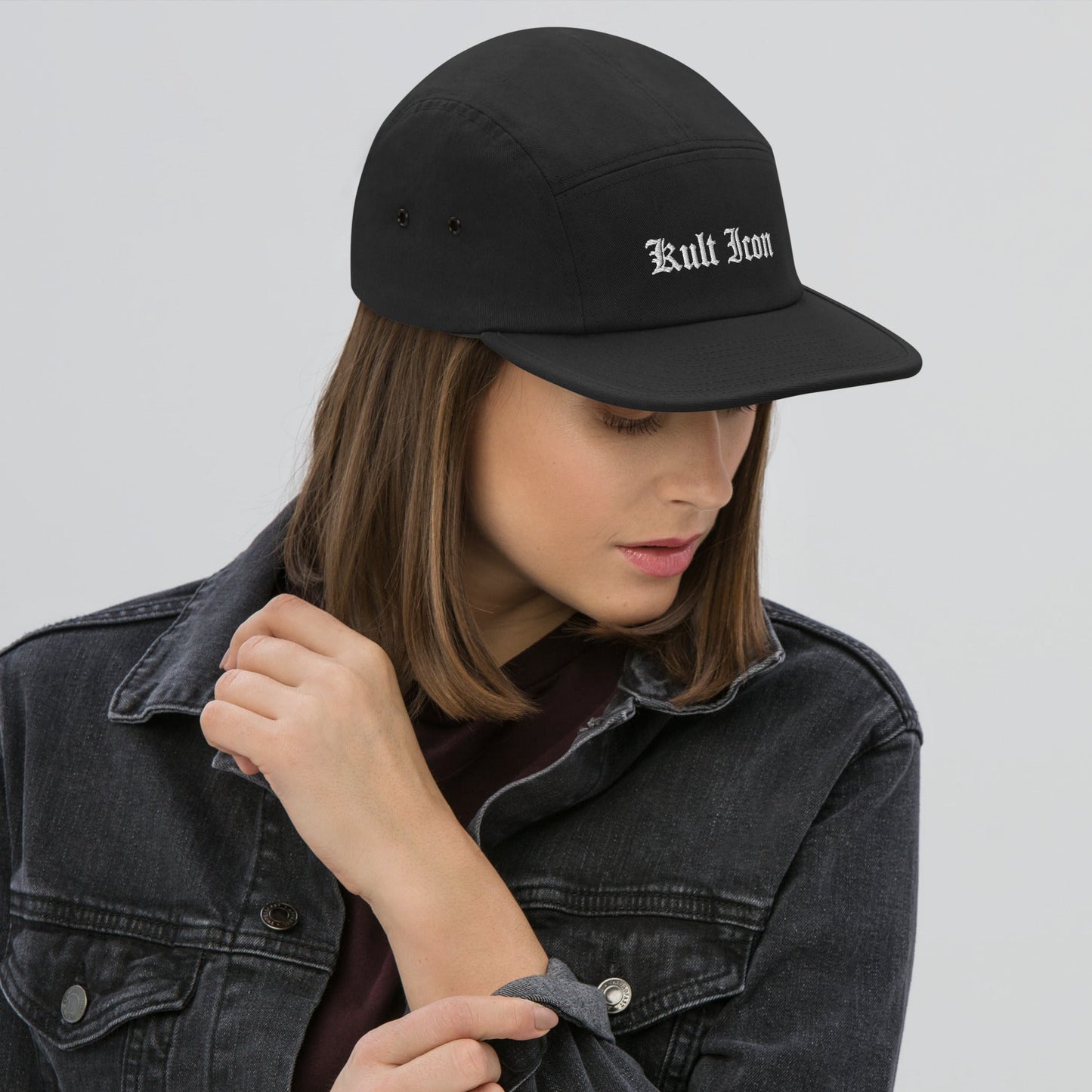Person wearing a black cap with 'Kult Iron' branding on a plain background
