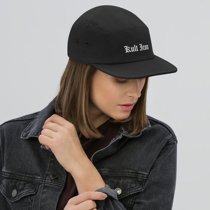 Person wearing a black cap with 'Kult Iron' branding on a plain background